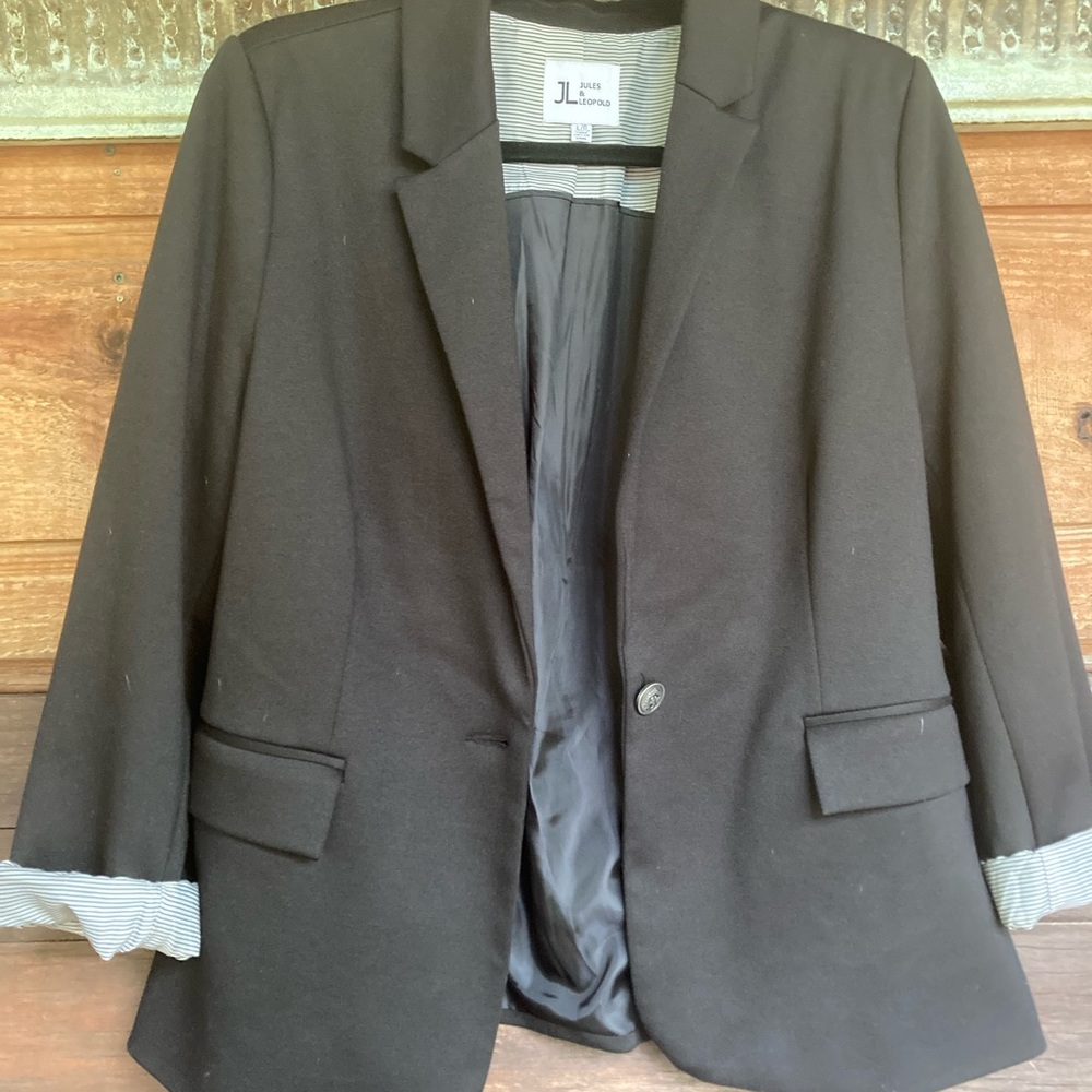 Very trendy black 3/4-full sleeve (white and black polka dot) comfy work blazer!